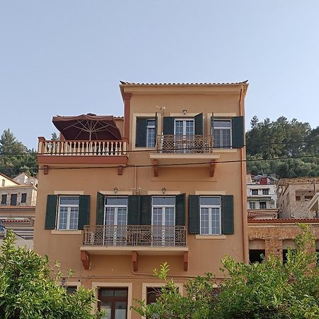 Amfitrion City Gythio Esterno foto